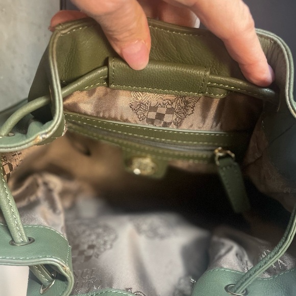 Vince Camuto Janet Drawstring bucket bag in green - Picture 4 of 5